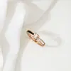 Anel de Aço Titânio com Concha Preto e Branco Japonês e Coreano Versão Coreana Minimalista Ins Simples Anéis de Casal Moda Personalidade Anel de Influenciador Digital