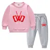Traje de suéter para niños otoño e invierno 2023 estilo occidental nuevo traje cálido de invierno acolchado de terciopelo de manga larga para niños grandes