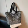 Bolsa de mano pequeña nueva de verano 2026 Transfronteriza Bolso Tote para Mujer Nuevo Bolso Tote de Hombro Dulce para el Trabajo