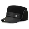 Gorra de invierno para hombres de mediana edad y ancianos, gorra plana de lana con forro polar, engrosada y cálida, gorra de algodón para proteger las orejas para el abuelo