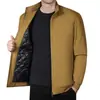 2026 Nuevo Estilo Nuevo Artículo Caliente Ropa para Papá de Mediana Edad y Adultos Mayores Chaqueta de Algodón Temporada de Otoño e Invierno Talla Grande Más Terciopelo Transfronterizo Negocio Administrativo