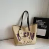 Bolso de Hombro y Axila Grande con Estampado de Letras, Moderno y Elegante para Mujer, Nuevo Modelo 2026, Bolso Tote Versátil Artístico para Viaje y Estudio