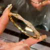 Pulsera de Zirconia Chapada en Oro Real de 18 Quilates, Pulsera de Estilo Retro Palacio Francés, Joyería de Mano de Lujo Accesible de Diseño Nicho para Mujeres