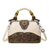 Bolsa Tote Estilo Europeu e Americano Couro Esculpido Estampado Bolsa de Ombro Feminina Texturizada Casual Estilo Nacional para o Trabalho Bolsa de Grande Capacidade para Mulheres