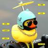 El Mismo Modelo que Douyin, un Material de Silicona Luminoso que Puede Sonar al Presionarlo, un Casco de Patito Amarillo Rompevientos Está Montado en el Puesto Callejero