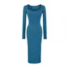 Vestido negro con escote corazón para mujer, colección otoño 2026, entallado a la cintura, elegante, adelgazante, ajustado, de longitud media y que se adapta al cuerpo.