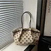 Bolsa de Ombro Feminina Estilo Coreano Elegante Nicho para o Dia a Dia Sob o Braço 2026 Nova Moda de Bolinhas Super Quente Bolsa de Ombro Único Popular Elegante