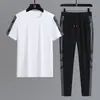 Camiseta Masculina de Manga Curta de Seda Gelada Conjunto de Duas Peças Calções Calças de Três Peças Terno Casual Calças Esportivas Traje de Gelo