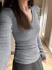 Camiseta de manga larga con escote en V y hombros descubiertos para mujer, otoño e invierno, ajustada, con cintura ajustada, estilo Sweet Spice Girl, a la moda, con base de polar adelgazante.