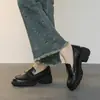 Mocasines de cuero para mujer con camelia y suela gruesa modelo nuevo 2026 cuero genuino retro zapatos de vestir estilo británico tacón grueso zapatos pequeños de cuero