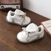 Otoño 2026 Nuevos Zapatos Caminador para Bebé Suela Suave Zapatos Blancos para Niñas Zapatos de Entrenamiento Alemanes para Niños Zapatos de Patinaje para Niños Zapatos Casuales