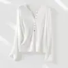 Nova Coleção Outono Inicial Camiseta Base de Tricô com Gola Henley Meio Aberta, Mistura de Lã Merino e Seda, Manga Longa, Corte Justo para Mulheres