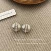 Pendientes de perlas cepilladas irregulares de metal europeo y americano para mujer, estilo Ins, elegantes y sencillos, de alta gama.