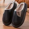 Pantuflas de algodón para hombre 2026 nuevo modelo otoño e invierno para ancianos, zapatos de algodón simples antideslizantes para interiores, pantuflas de punta cerrada para mujer