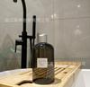 Botella de plástico con aceite de ducha, rocío puro, desmaquillante negro oscuro, desmaquillante, tapa de plástico Qiqiu plateada mate.