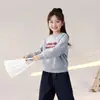 Tutu Elefantinho Roupas Infantis Moletom para Meninas 2026 Novo Modelo Top Versátil Infantil com Estampa de Letras Simples Solto Manga Longa