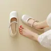 Novos Sapatos Mary Jane Elegantes para o Outono de 2026, com Bico Quadrado, Solado Macio, Strass e Velcro, para Combinar com Saias, Sapatos da Moda