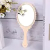 Espejo con Mango Electrochapado Retro Ovalado Estilo Europeo Espejo de Mano Patrón Espejo de Maquillaje Pequeño Portátil Estilo Antiguo Espejo Pequeño