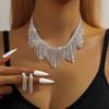 Collar europeo y americano de diamantes completos, aretes, pulsera, juego de tres piezas de alta calidad, cadena para clavícula, viento frío, boda, traje de dama al por mayor