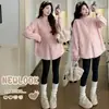 Toma Real en Stock, Ropa de Maternidad Otoño e Invierno, Terciopelo Engrosado Holgado Talla Grande Cubre Glúteos Tops y Chaquetas Nuevo Estilo 2025