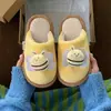 Sapatinhos de Abelha Fofos Moda para Quarto Baotou Sapatos Peludos para Homens e Mulheres no Outono e Inverno Confortáveis Macios de Solado Casais Novos Chinelos de Algodão