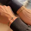 Pulseiras Enroladas Europeias e Americanas de Venda Quente Transfronteiriça, Pulseiras de Osso de Cobra Estilo Ins Personalizadas e Modernas para Homens e Mulheres, Acessórios de Mão Simples e Versáteis