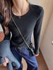 Camisa de capa interior de cuello redondo de cachemir sintético de manga larga para mujer en otoño e invierno, cálida cepillada, terciopelo alemán de alta gama, hombro derecho, aspecto adelgazante, manga larga