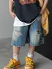 Calça Jeans de Verão Infantil 2026 Estilo Fino de Cinco Pontos para Crianças Pequenas e Médias, Jeans Rasgado Novo Estiloso para Meninos, Shorts da Moda