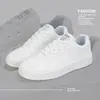Zapatillas Blancas de Suela Gruesa para Hombre 2026 Verano Nuevas Versátiles de Moda Zapatos Deportivos Ligeros Cómodos Casuales Zapatos de Tabla KS8839