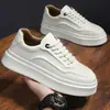 Nova Coleção Primavera 2026 Sapatos Masculinos Respiráveis Tênis Brancos Tendência Versátil Sapatos Esportivos de Solado Grosso Tênis Casuais Sapatos da Moda
