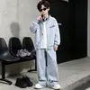 Traje Deportivo para Niños 2026 Nuevo de Moda Ropa de Primavera Infantil Niños Medianos y Mayores Chaqueta Casual Conjunto de Dos Piezas Estilo Travieso y Fresco de Primavera