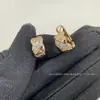 26 Modelos Nuevos de Aretes Tachonados con Diamantes Estilo Chanel para Mujer, Aretes y Clavos de Zirconia de Lujo Ligero de Gama Alta con Forma de Medio Círculo C