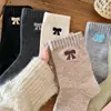 Nuevos calcetines de invierno, estilo coreano con lazo bordado, calcetines de terciopelo cálido para mujer hasta la pantorrilla, cálidos y gruesos, modernos y versátiles