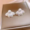 Pendientes de Perla con Forma de Pétalo y Aguja Plateada Xu Mo Yaozi, Mismo Estilo que Zhao Lusi, Pendientes Elegantes con un Diseño de Nicho, Pendientes al por Mayor