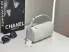 Bolsa Pequeña Cruzada para Mujer de Cuero de Vaca de Primera Capa, Personalizable, de Venta Caliente Europea y Americana, con Soporte para Bolígrafos, de un Solo Hombro