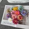 Flor Artificial Hoja de Pino Cabeza de Crisantemo Flor Falsa DIY Pasador Hecho a Mano Tocado Ropa Falda de Baile Flor Paraguas Decoración Accesorios de Fotografía
