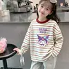 Camiseta de Manga Longa para Meninas 2026 Novo Estilo Gola Redonda Primavera Outono Listrada Camada Base Roupa Infantil Estilosa Suéter de Menina Camiseta Tendência