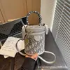 2026 Nuevo Bolso de Moda Transfronterizo para Mujer con Diseño Estampado, Bolso Cubo Simple con Letras Estilo Coreano de Gama Alta