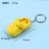 Fábrica Directa Transfronteriza dibujos animados lindos pequeños zapatillas zapatos con agujeros coche mochila colgante llavero regalo venta al por mayor