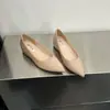 Sapatilhas de 5CM de aumento de altura, sexy, bico levemente aberto, bico fino, couro envernizado, boca rasa para mulheres, nova coleção de outono 2026, com forro de lã para aquecimento, sapatos baixos