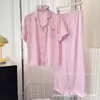 Pijama de Moda de Verano 2026 de Venta Caliente, Brillante, Manga Corta, Pantalón Largo para Mujer, Cuello Solapa, Se Puede Usar Afuera, Conjunto de Ropa de Casa para Mujer