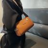 A bolsa pequena popular deste ano para mulheres, simples, versátil, 2023, nova moda, bolsa mensageiro de alça larga, popular online, bolsa almofada popular