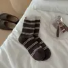 Meias Risadas de Cor Contrastante Femininas Meia-Panturrilha Outono e Inverno Espessadas Quentes Meias de Lã Marrom Estilo Japonês Meias Longas Atacado