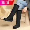 2026 Invierno Impermeables de Plumas y Algodón Botas de Nieve para Mujer de Media Caña Punta Redonda Suela Gruesa Forro Engrosado Cómodas y Cálidas Zapatos de Algodón