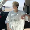 Verão 2026 Nova Camiseta Casual Masculina Moda Versátil com Marca em Relevo Tendência Manga Curta Camiseta Casal Manga Meia