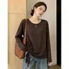 Camiseta de manga comprida com design plissado e caimento fluido para mulheres, primavera/outono 2026, plus size, modeladora para mulheres plus size, cobre a barriga, blusa básica casual