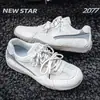 Zapatillas de entrenamiento bajas de malla transpirable estilo alemán para hombre, nuevo estilo retro para primavera y otoño, zapatillas deportivas casual antideslizantes de moda para hombre