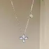 Lujo ligero, fresco y minimalista, azul grisáceo, trébol de cuatro hojas, versátil, dulce, de alta gama, nicho, exquisito, collar con colgante de pétalo