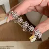 Nuevo brazalete de corona de encaje para mujer, temperamento, lujo ligero, nicho, sensación de alta gama, diseño de moda simple y versátil, dulce y encantador