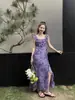 Vestido Floral Estilo Moda Francesa Digm con Dobladillo Fruncido y Diseño de Abertura, Efecto Ceñidor de Cintura y Adelgazante